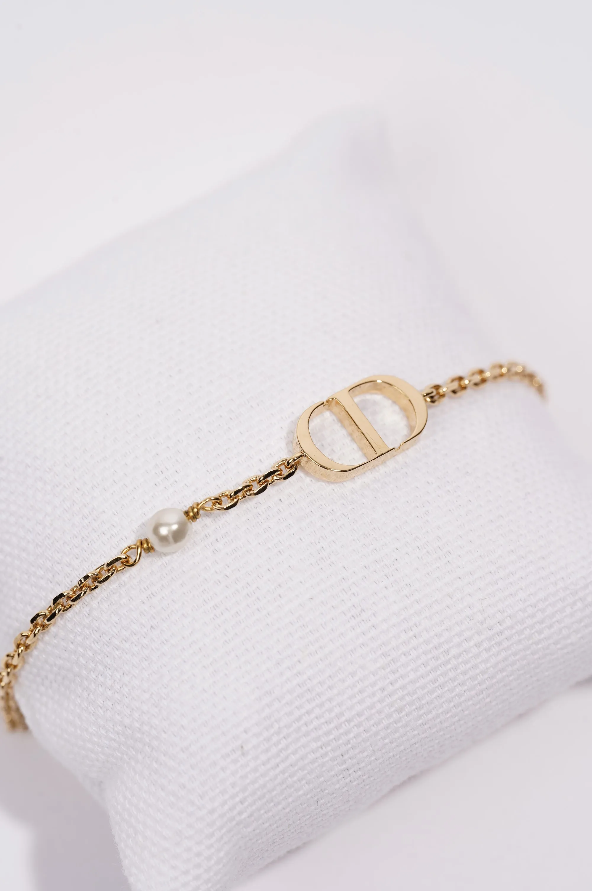 Christian Dior Petit CD Bracelet Gold / White Resin Pearl Base Metal