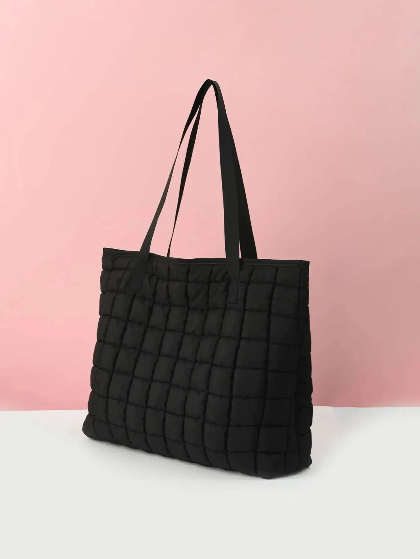 Quilted Charm Carryall Shoulder Bag for Any Occasion